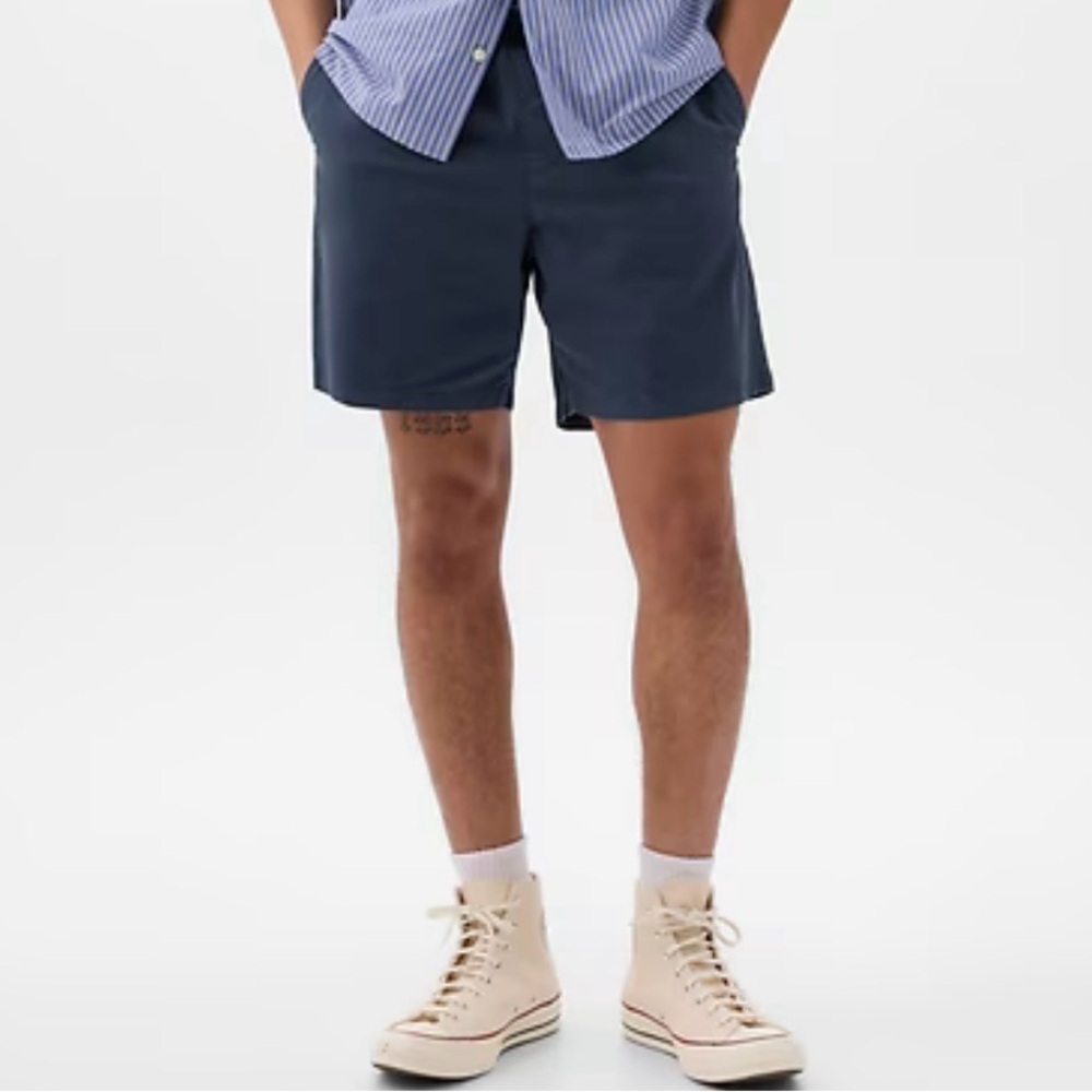 GAP- ESSENTIAL KHAKI 10’ SHORT MEN’S Dark Blue Flat Front Shorts